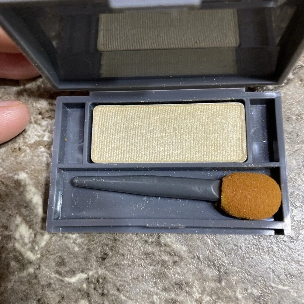 Original Avon Silk‎ Finish Eyeshadow Single In Chantilly Lace